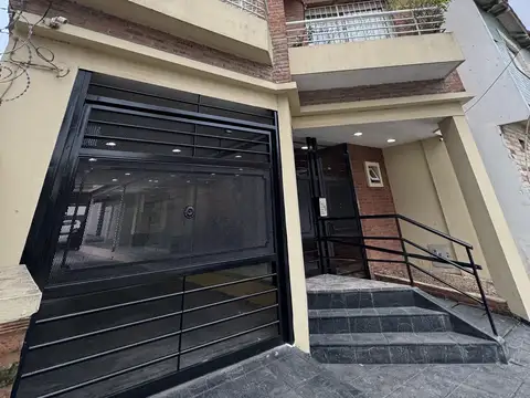 DEPARTAMENTO 3 AMBIENTES CON TERRAZA PROPIA Y COCHERA