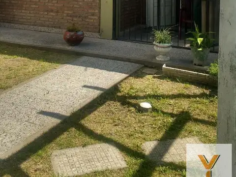 Casa en venta - 2 Dormitorios 3 Baños - 300Mts2 - Ituzaingó