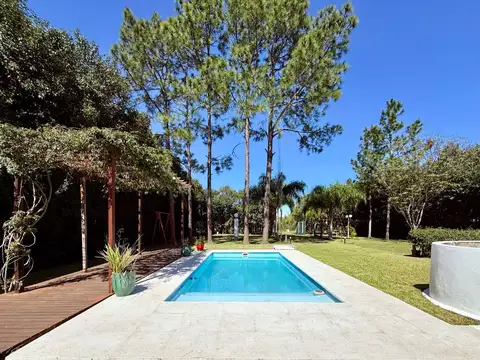 Casa en Venta con 2 cocheras