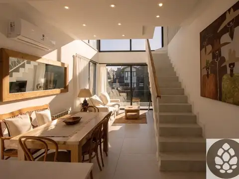 Departamento tipo duplex 3 amb en venta c/ cochera en Las Gaviotas