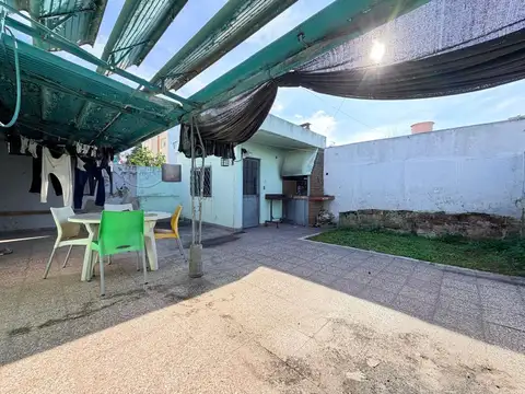 Casa 4 ambientes con 2 baños