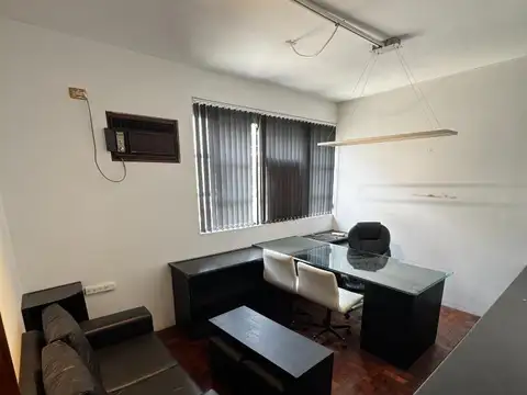 OFICINA AMOBLADA EN VENTA FRENTE AL PALACIO DE JUSTICIA