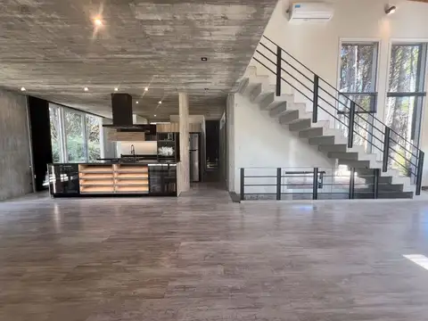 Casa 7 ambientes con 4 baños