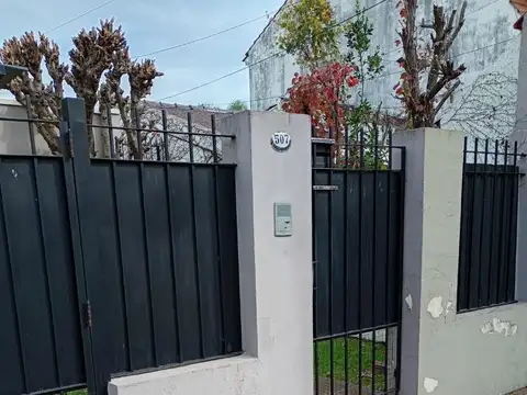 CASA EN ALQUILER EN HAEDO  USO COMERCIAL