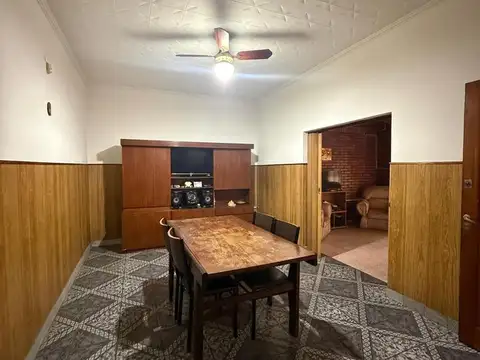 Casa 5 ambientes con 2 baños