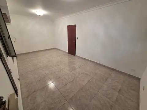 Casa 6 ambientes con 2 baños