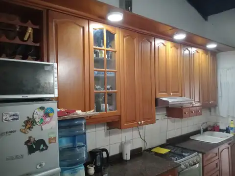 Chalet con pileta y gran terreno en Troncos del Talar