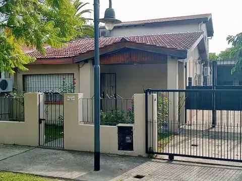 Chalet con pileta y gran terreno en Troncos del Talar