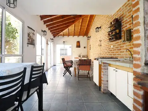 Casa en Venta con 2 cocheras