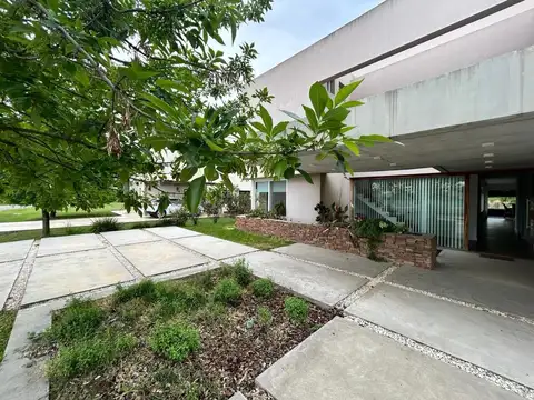 Casa en Venta 6 amb. Barrio Campo Grande 300