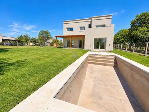 Casa en Venta en Pilar del Este - Santa Guadalupe, USD 240.000