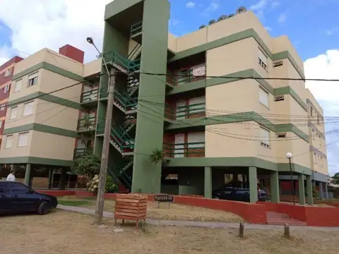 Venta Hermoso departamento 2 Amb c/ ciochera 100mts de mar  