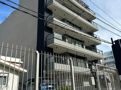 VENDO APTO 1 DORMITORIO MALVIN BALCON PARRILLERO