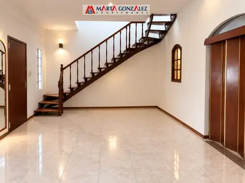 Casa 4 ambientes con 2 baños