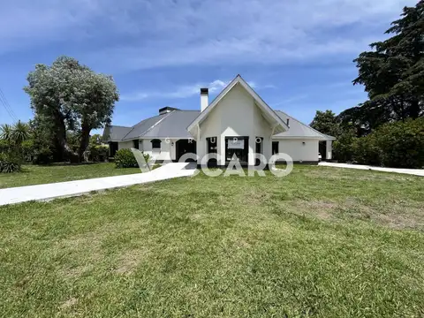 Casa en San Diego Country Club, Con pileta y quincho.