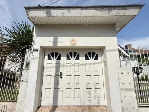 PH 3 ambientes con entrada independiente.