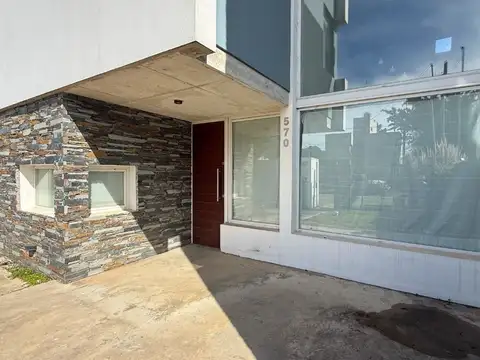 Casa en Alquiler en Los Acantilados, $ 1.500.000