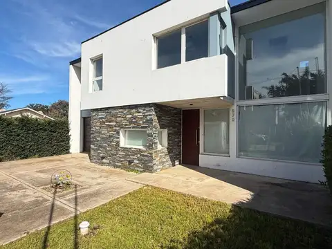 Casa en Alquiler de 4 dormitorios