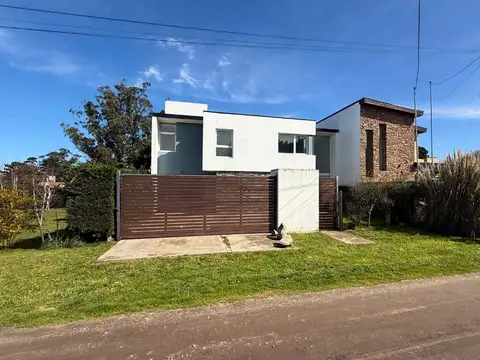 Casa 5 ambientes con 1 baño