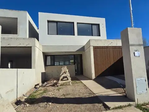 Casa 5 ambientes con 1 baño