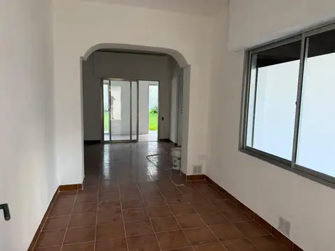 Casa 6 ambientes con 2 baños