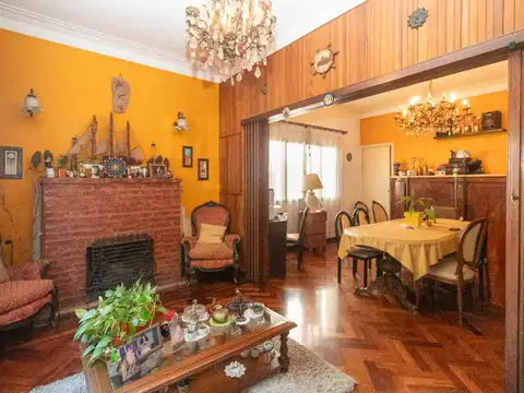 CASA  5 AMB. QUINCHO LAVAVADERO COCHERA P/4 AUTOS