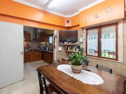 Casa en Venta con 4 cocheras