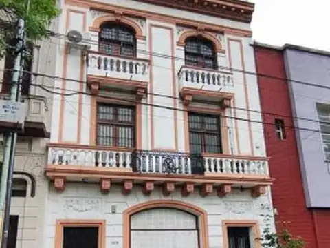 Alquiler Comercial Profesional de Piso Oficinas en Caseros al 1500 frente a Plaza España