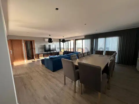 Departamento de 2 dormitorios con cochera y baulera