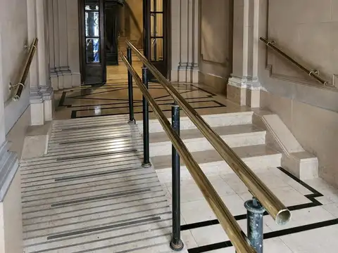 Oficina en Venta 100 años