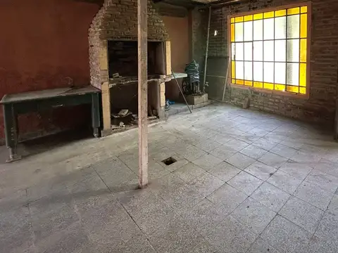 OPORTUNIDAD! CASA FAMILIAR CON GRAN PARQUE