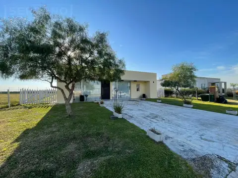 Casa en Alquiler amoblada, 4 ambientes, con pileta - San Sebastian Area 8