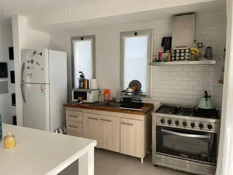 Casa en Alquiler con 2 cocheras