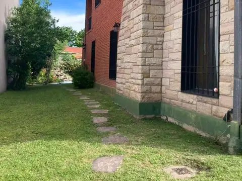 Aristóbulo Del Valle 1300