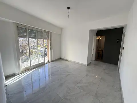Departamento 2 amb. 47m2 Al frente. Muy Luminoso. Excelente Estado.