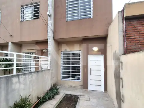 Depto Tipo Casa en Alquiler de 3 ambientes