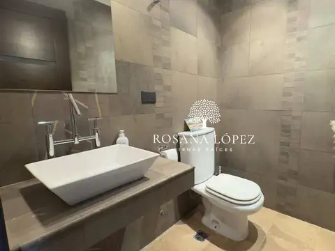 Casa 5 ambientes con 3 baños