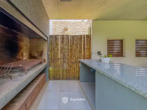 Casa en Venta con 3 cocheras