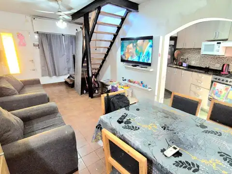 Depto Tipo Casa 4 ambientes con 2 baños