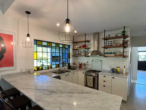 Casa en Venta con 2 cocheras