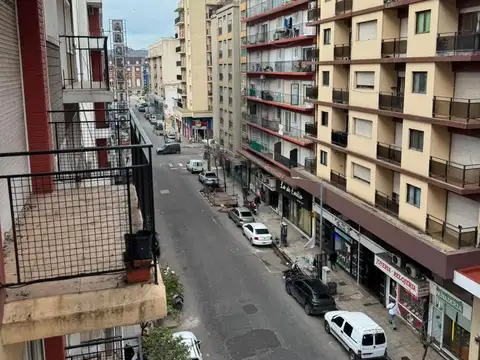VENTA - OPORTUNIDAD Departamento 3 ambientes con dependencia para reciclar en Centro - Mar del Plata