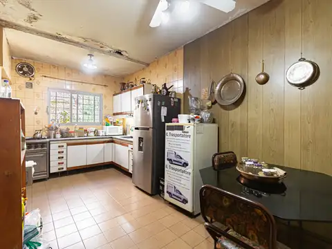 Venta Casa 4 ambientes con Cochera + patio y posibilidad de terraza. Apta crédito.