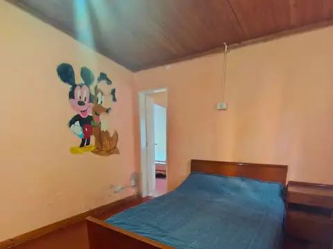 Casa 7 ambientes con 2 baños