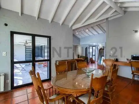 Casa 4 ambientes con 4 baños