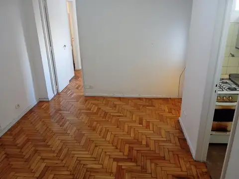 Balvanera: 2 AMB , sobre avenida Belgrano