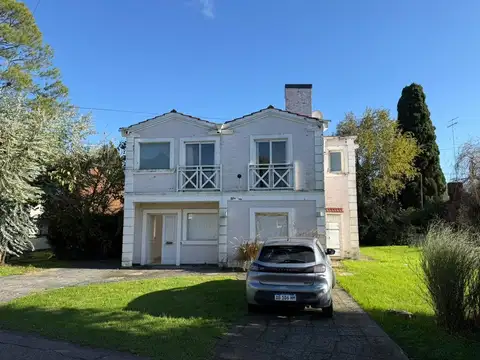 CASA DE 4 AMBIENTES 2 PLANTAS C/PARRILLA Y QUINCHO