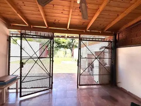 Casa 3 ambientes con 2 baños