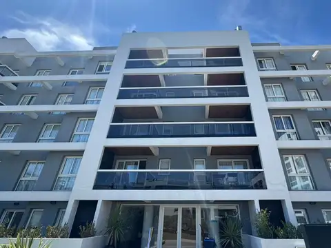 Venta departamento un dormitorio con cochera en complejo Harmonie Chateau zona norte