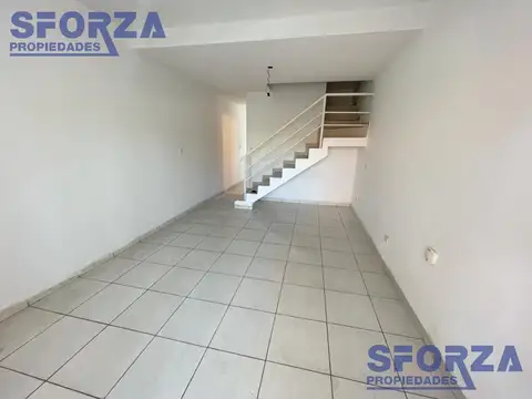 Depto Tipo Casa en Alquiler de 2 dormitorios