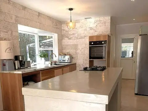 Casa 5 ambientes con 3 baños